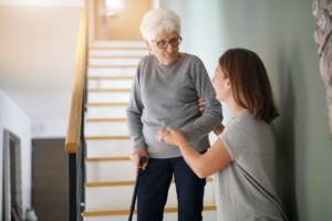 Quedas de idosos: 7 dicas de como evitar - Senior Concierge