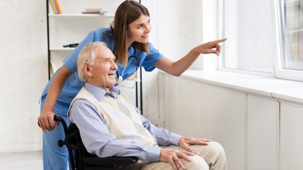 3 diferenciais em cuidadores de idosos especializados em Alzheimer