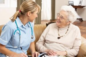 Cuidadores de idosos com Parkinson, uma empresa pode ser a solução?
