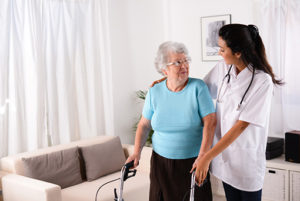 Empresa de cuidador de idosos ou casa de repouso? Qual escolher?