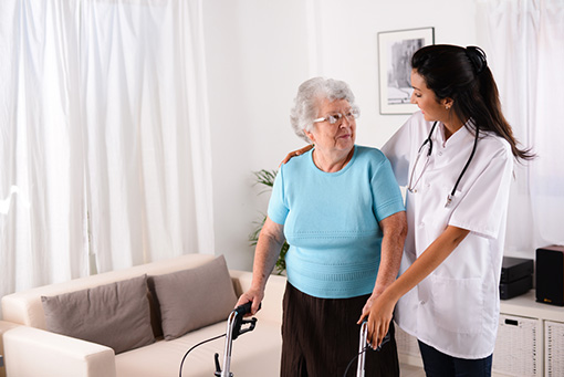 Empresa de cuidador de idosos ou casa de repouso? Qual escolher?